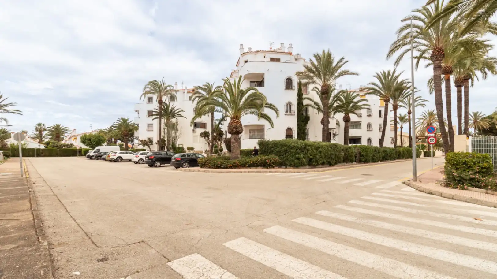Außenansicht von Wohnungen zum Verkauf in Dénia mit Privatgarten und Schwimmbad