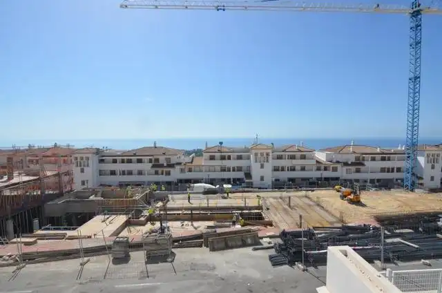 Vista exterior de Pis en venda en Benalmádena amb Aire condicionat, Calefacció i Jardí privat