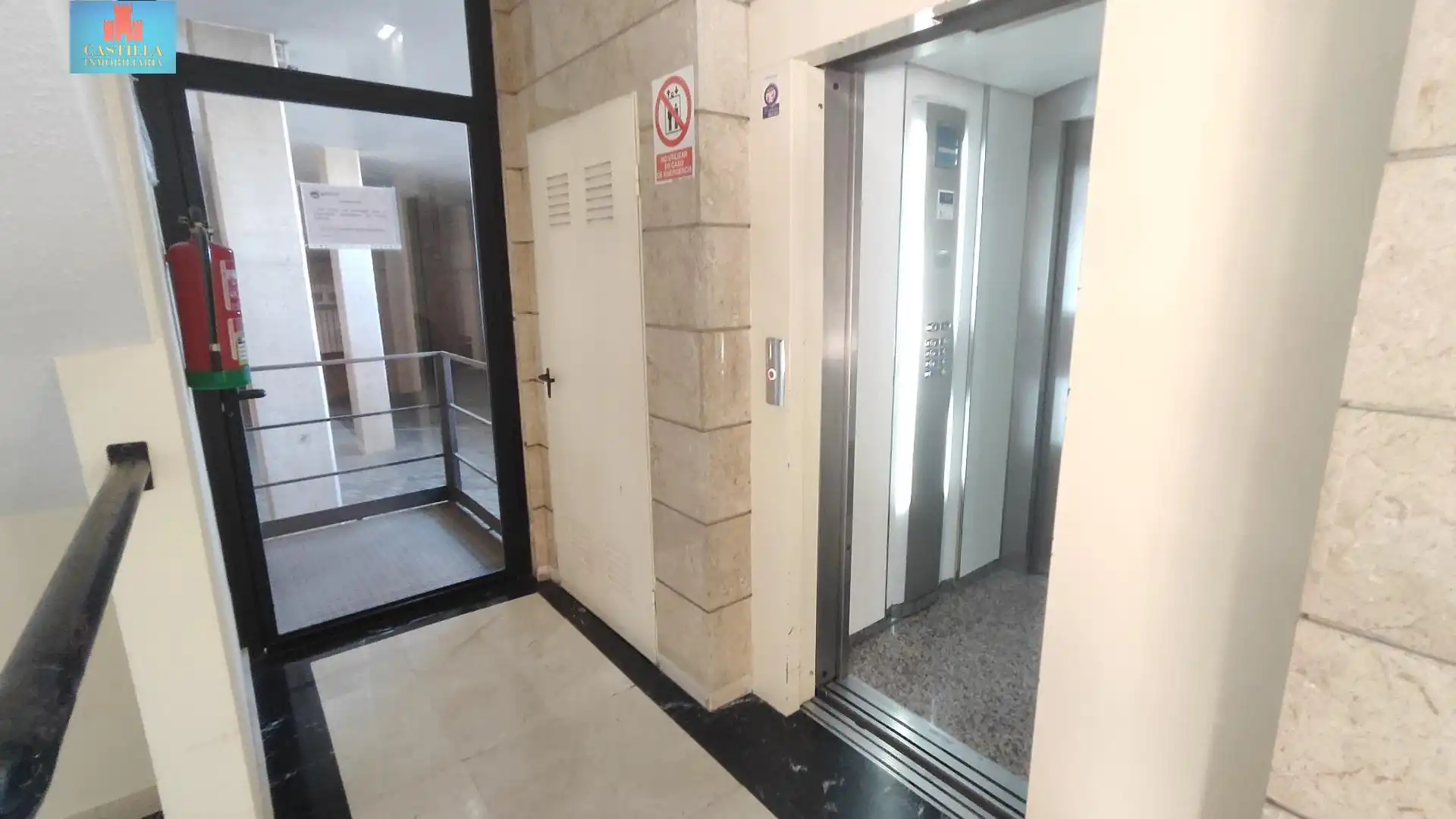 Piso en venta en Ávila con Calefacción, Jardín privado y Trastero