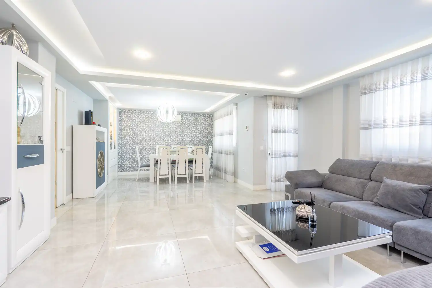 Sala d'estar de Casa adosada en venda en Valdemoro amb Aire condicionat, Calefacció i Jardí privat