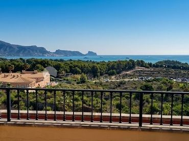 Bungalow avec balcon à vendre à Escandinavia - Cautivador