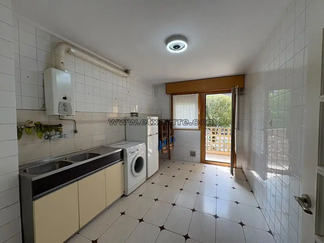 Cocina de Piso en venta en Laudio / Llodio con Calefacción, Amueblado y Balcón