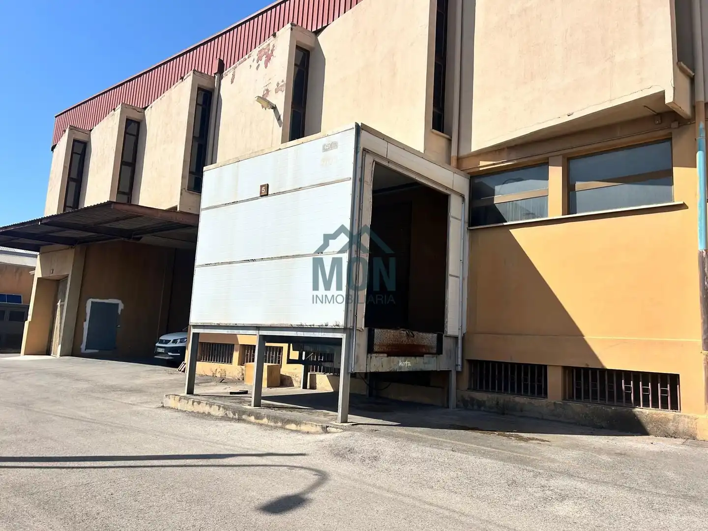 Industrial building with lift to rent in Fuente del Jarro, imagen 19