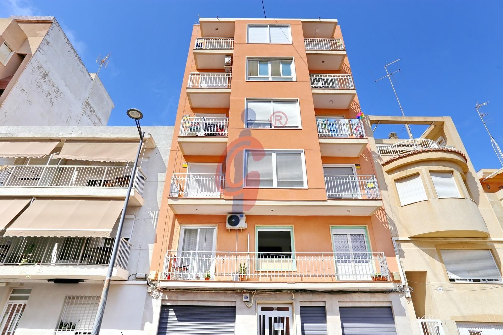 Vista exterior de Apartament en venda en Guardamar del Segura amb Terrassa