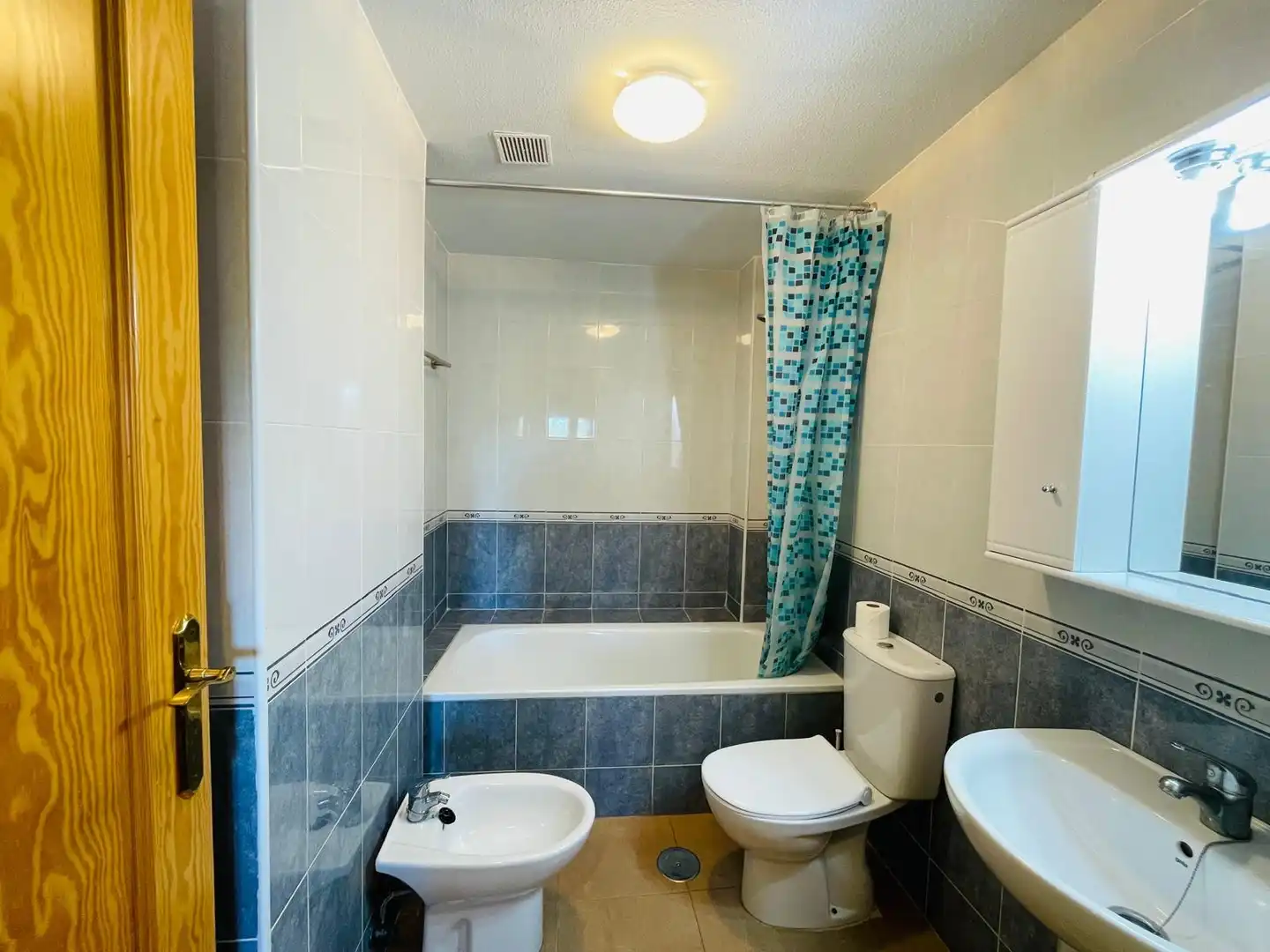 Bathroom of Apartments for rent in Cartagena  with Air Conditioner, Heating and Furnished