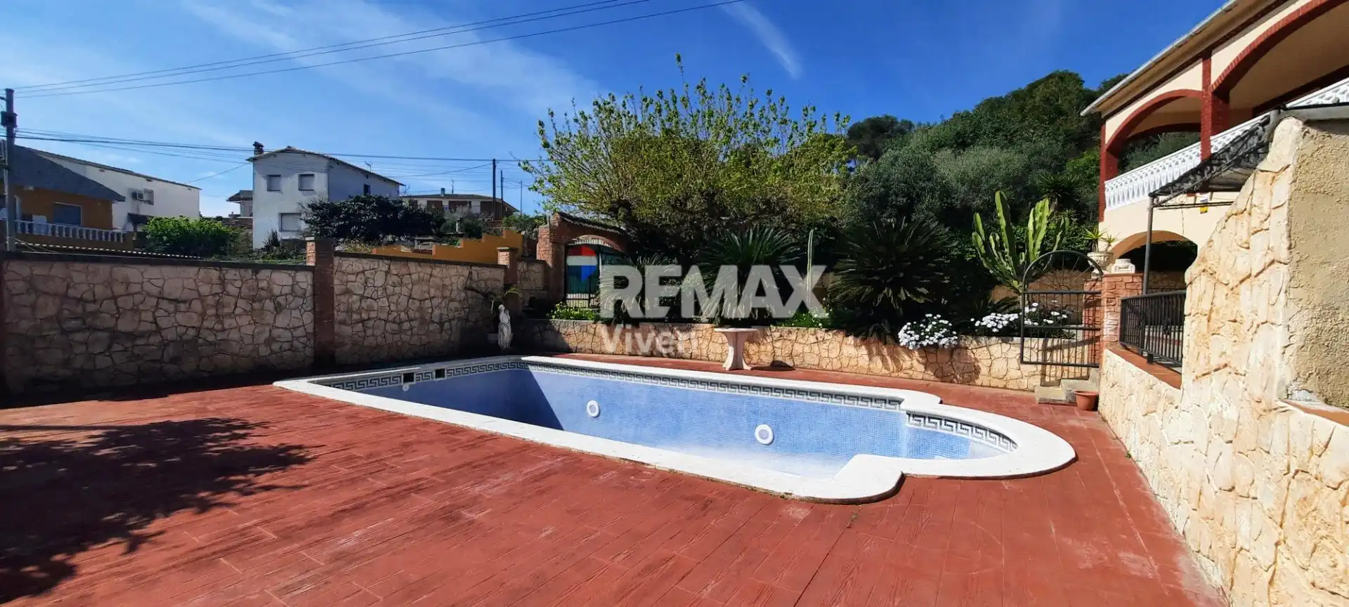 Piscina de Casa o xalet en venda en Cubelles amb Terrassa