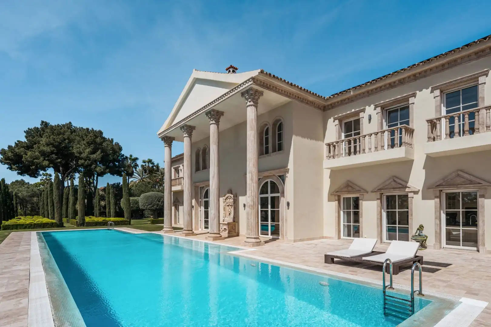Vista exterior de Casa o chalet en venta en Marbella con Aire acondicionado, Calefacción y Jardín privado
