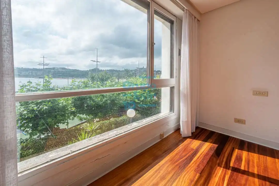 Bedroom of Flat for sale in Donostia - San Sebastián   with Heating, Terrace and Storage room