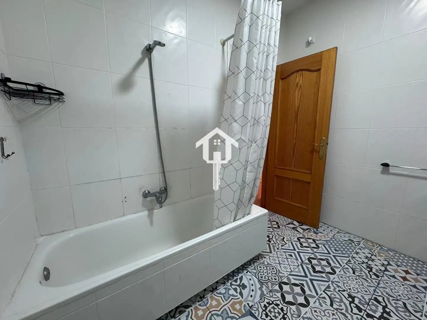 Baño de Casa adosada en venta en Alicante / Alacant con Terraza, Trastero y Amueblado