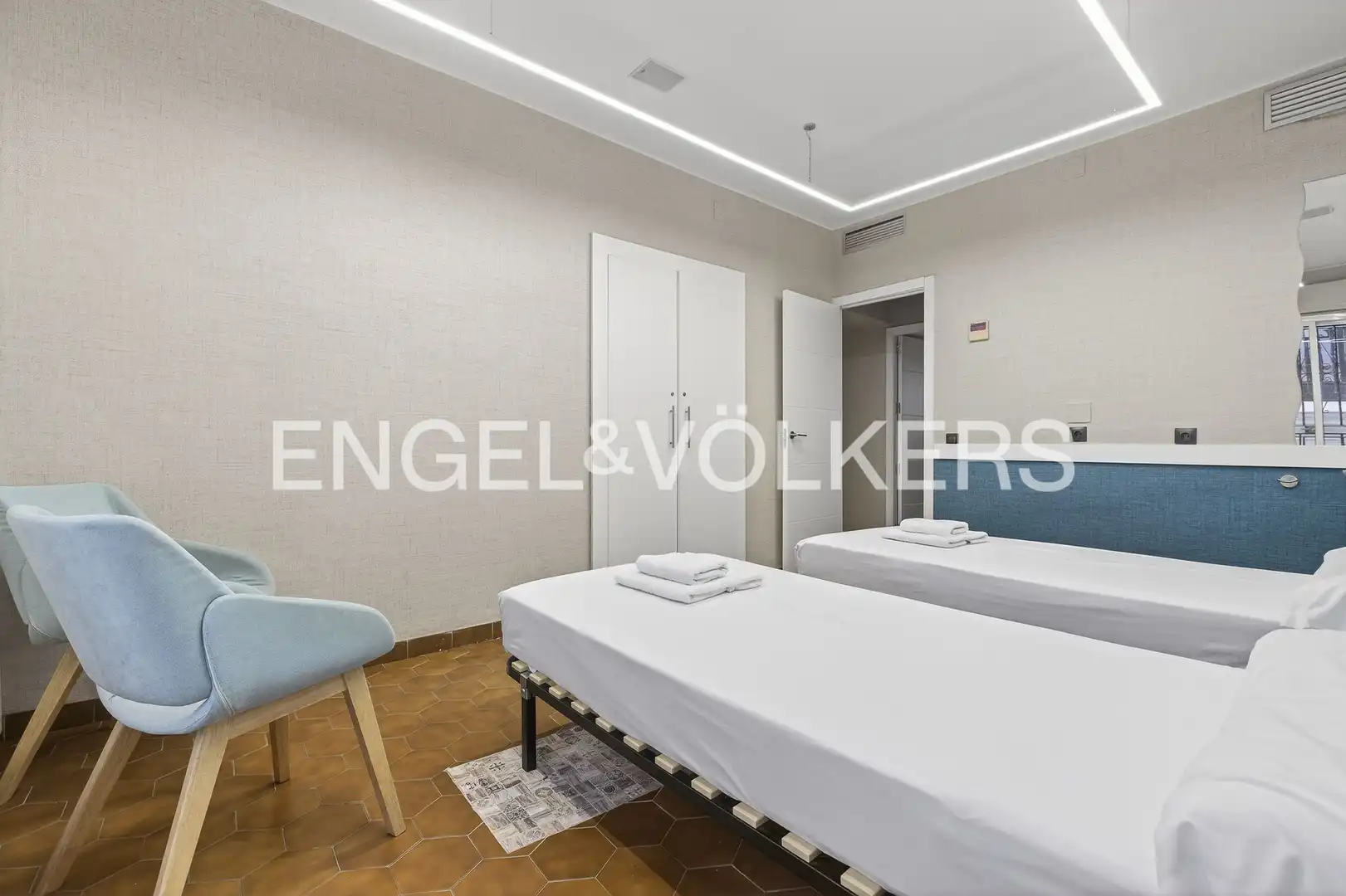 Bedroom of Houses for sale in Sevilla  with Air Conditioner, Heating and Parquet flooring