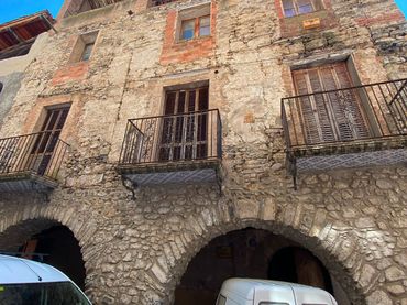 Casa con balcón en venta en Carrer Santa Maria