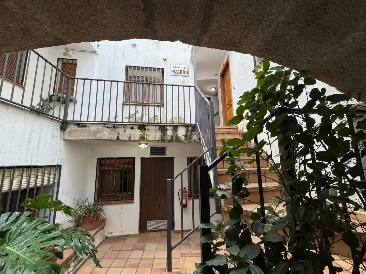 Außenansicht von Wohnung zum Verkauf in Cáceres mit Privatgarten, Schwimmbad und Waschmaschine