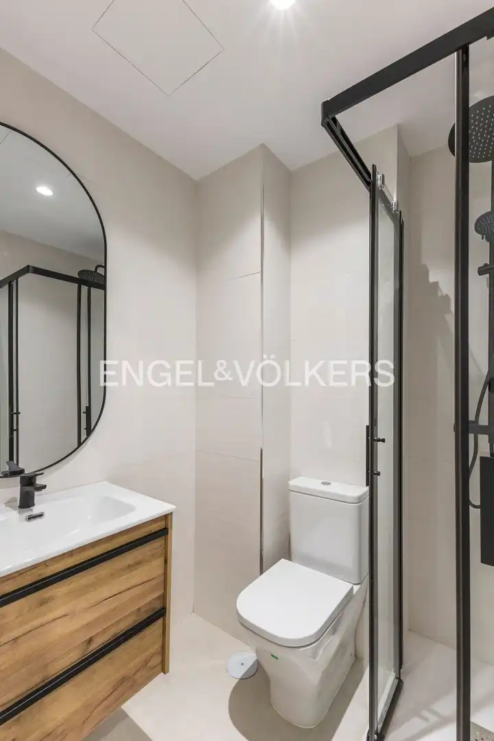 Bathroom of Flat for sale in Madrid  with Air Conditioner, Heating and Terrace