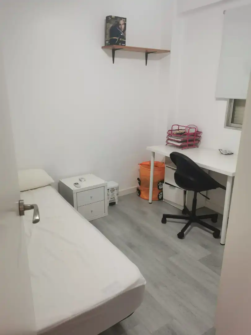 Bedroom of Flat for sale in Sevilla  with Air Conditioner, Heating and Furnished