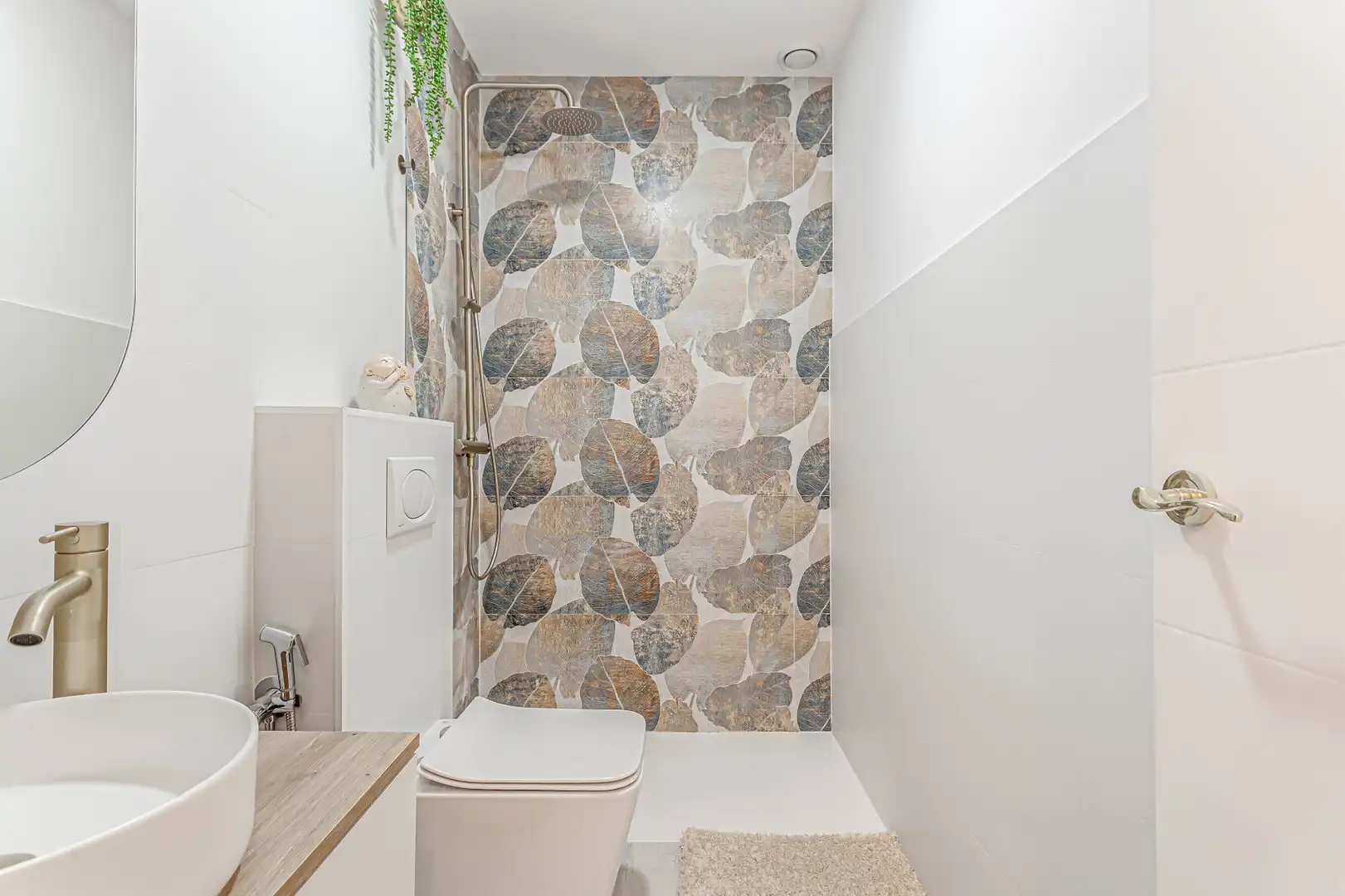 Bathroom of Flat for rent in Madrid  with Air Conditioner, Heating and Parquet flooring
