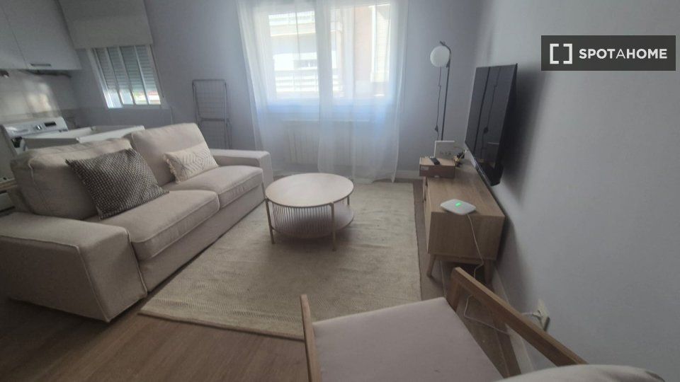 Living room of Flat to rent in  Madrid Capital  with Air Conditioner, Heating and Furnished