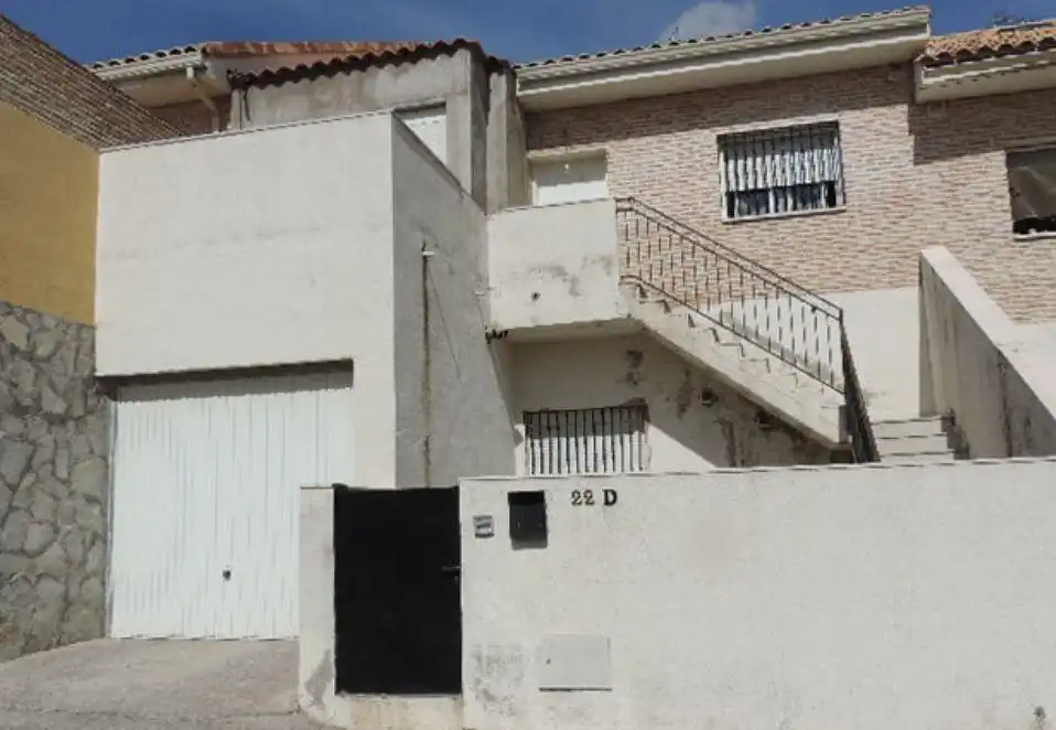Chalet con jardín en venta en Yeles