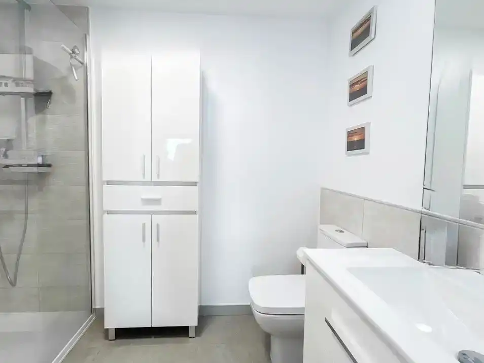 Baño de Piso en venta en Manilva con Aire acondicionado, Terraza y Piscina