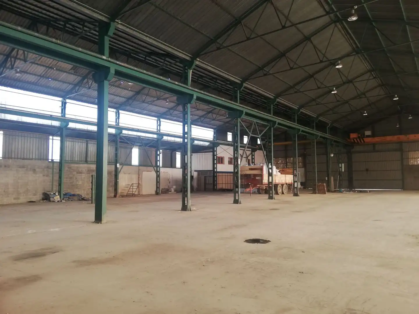 Fabrikhallen zur Miete in Monzón