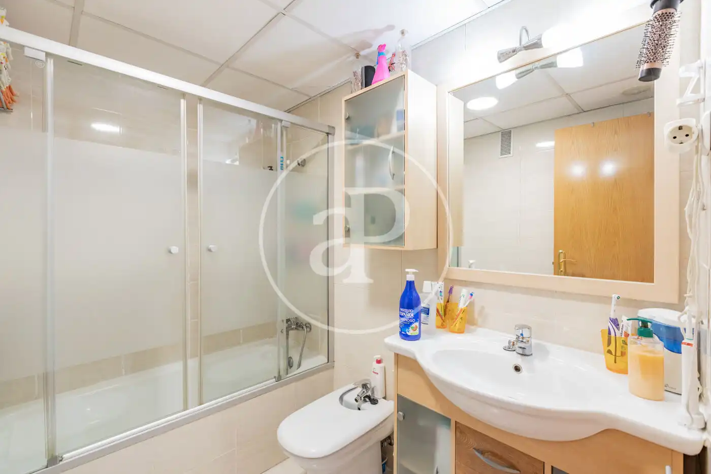 Baño de Piso en venta en Madrid con Aire acondicionado, Calefacción y Jardín privado