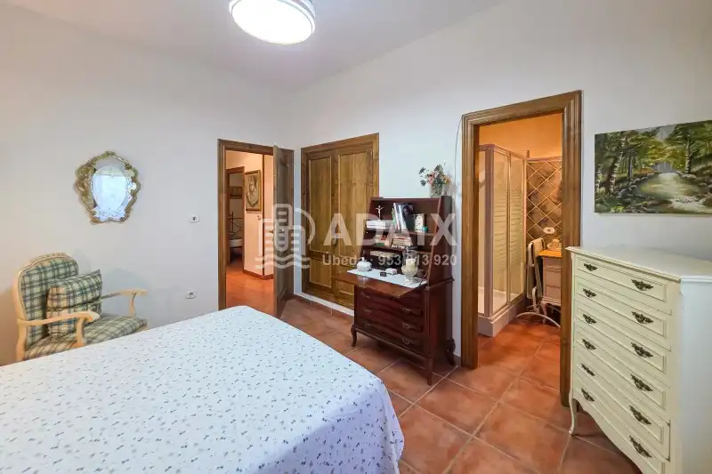 Habitación de Finca rústica en venta en Úbeda con Terraza, Trastero y Balcón