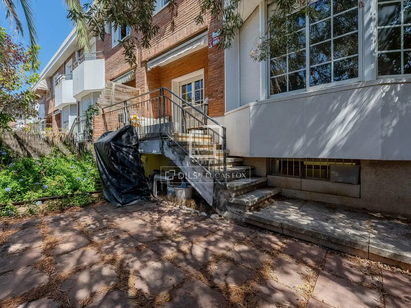 Vista exterior de Casa o xalet en venda en Esplugues de Llobregat amb Aire condicionat, Calefacció i Terrassa