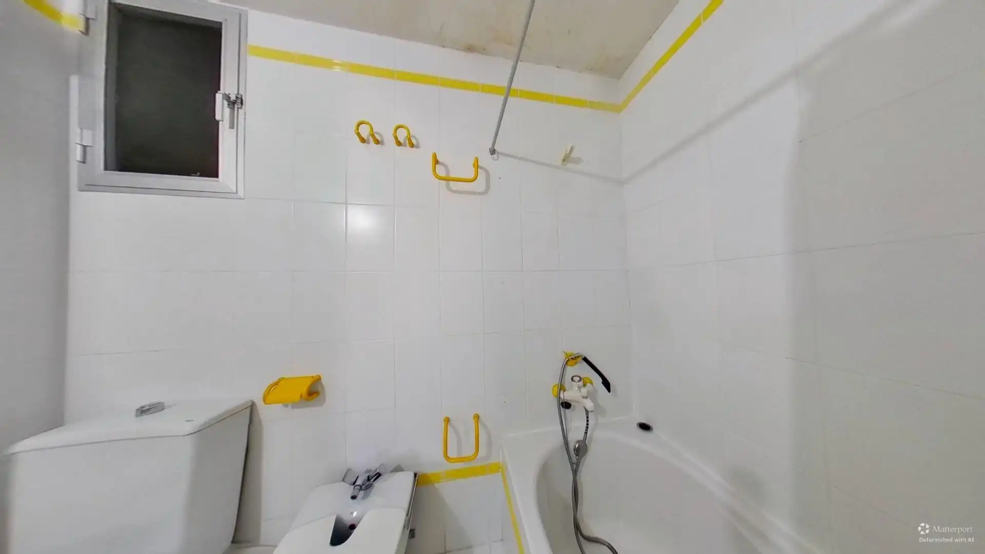Bathroom of Flat for sale in Valencia  with Air Conditioner, Terrace and Storage room