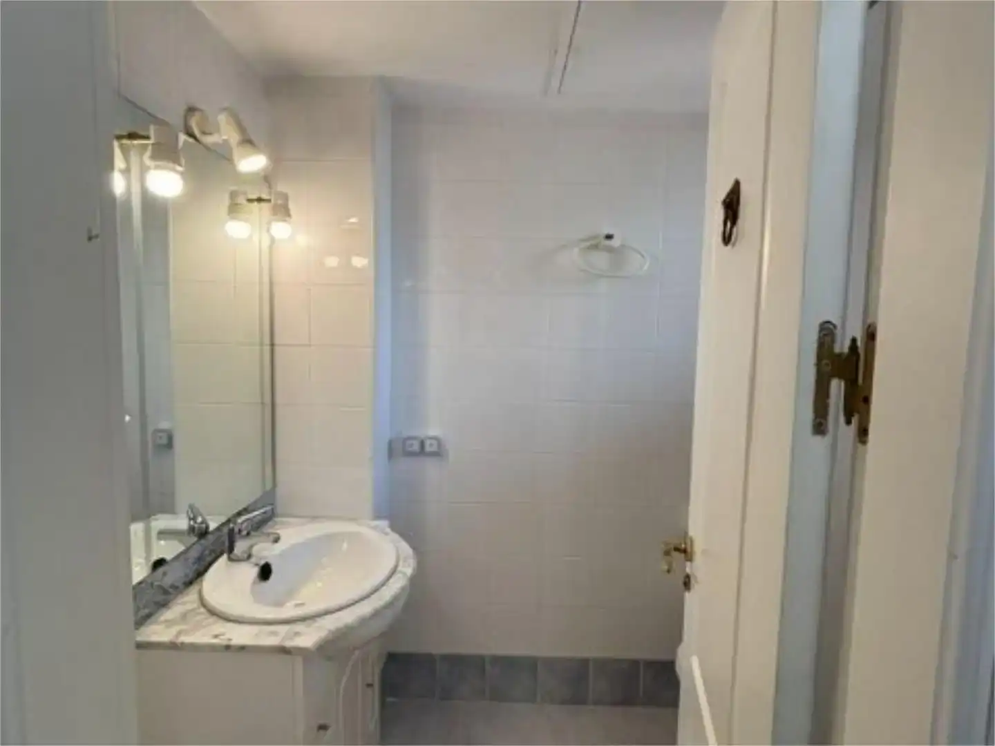 Bany de Casa o xalet en venda en Tomares amb Aire condicionat i Balcó