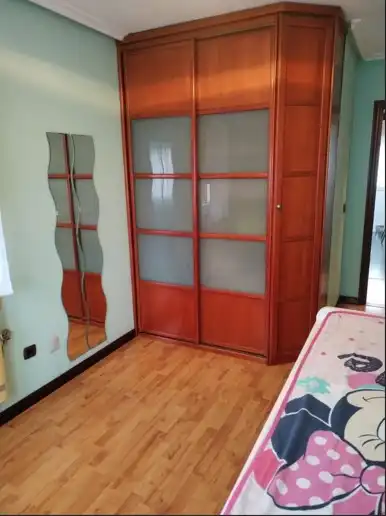 Habitación de Piso en venta en Gijón  con Calefacción, Parquet y Trastero