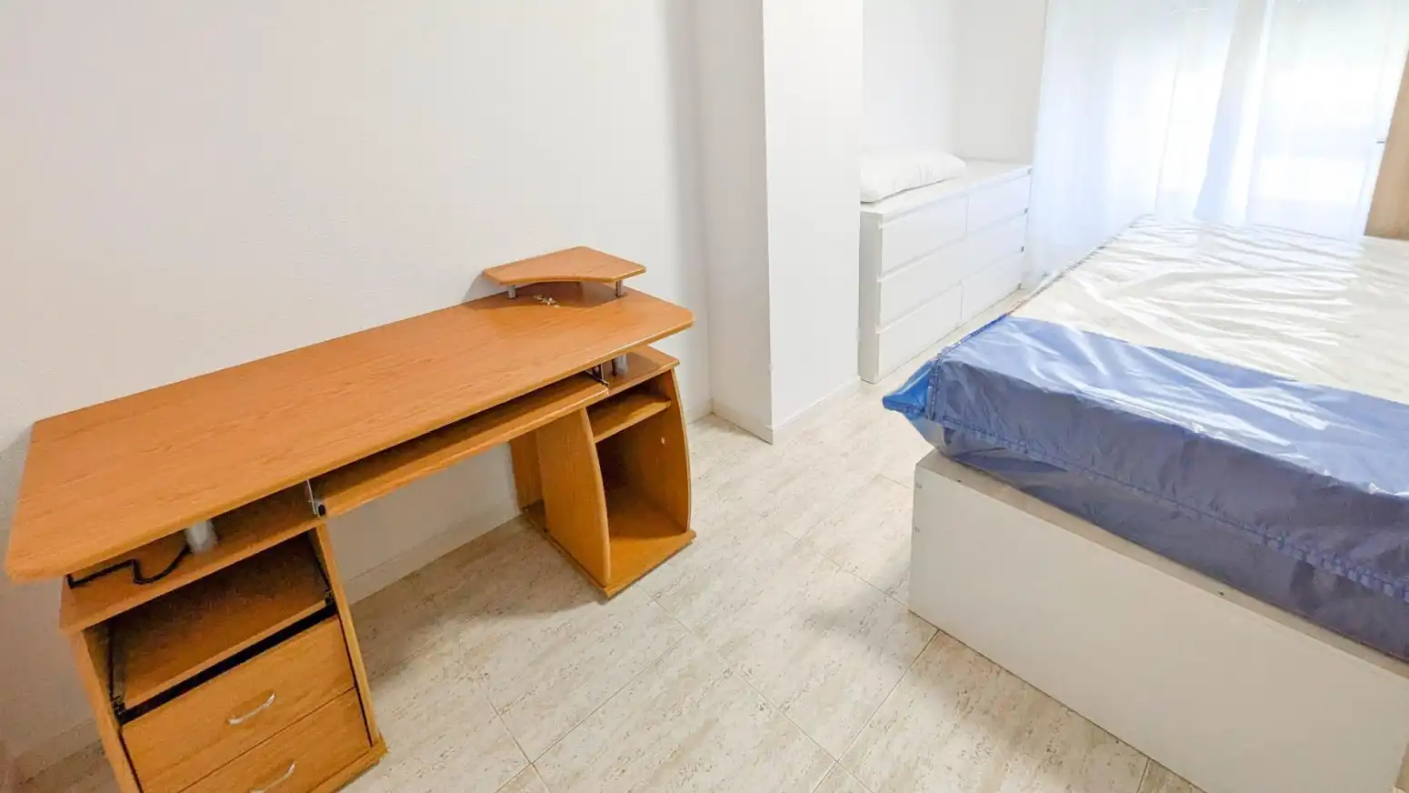 Dormitori de Pis de lloguer en Santander amb Calefacció, Terrassa i Moblat