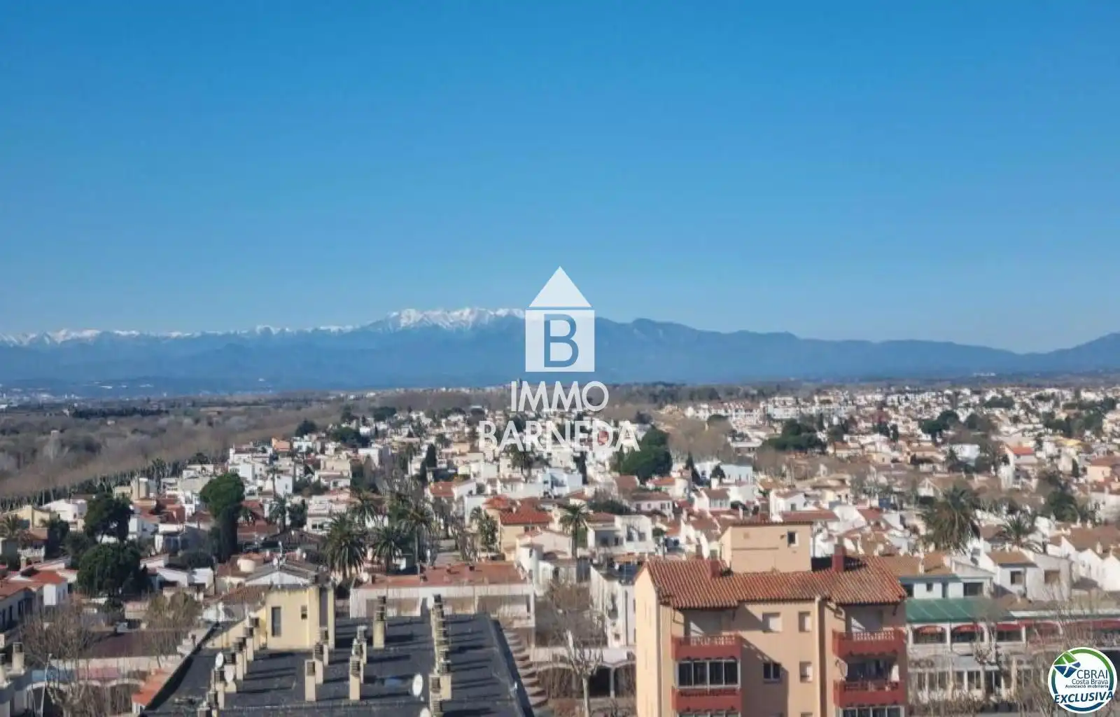 Vista exterior de Pis en venda en Empuriabrava amb Aire condicionat, Calefacció i Terrassa