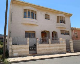 Vista exterior de Casa o xalet en venda en Elda amb Aire condicionat, Terrassa i Balcó