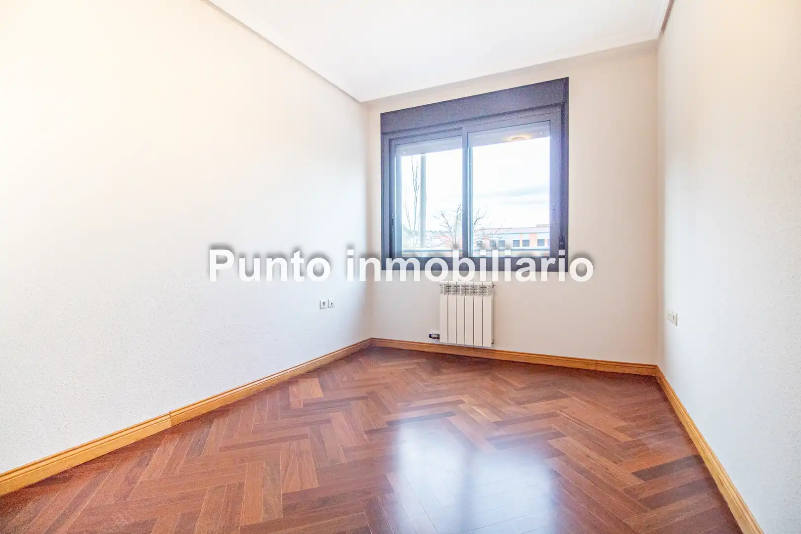 Bedroom of Flat for rent in Valladolid  with Heating and Parquet flooring