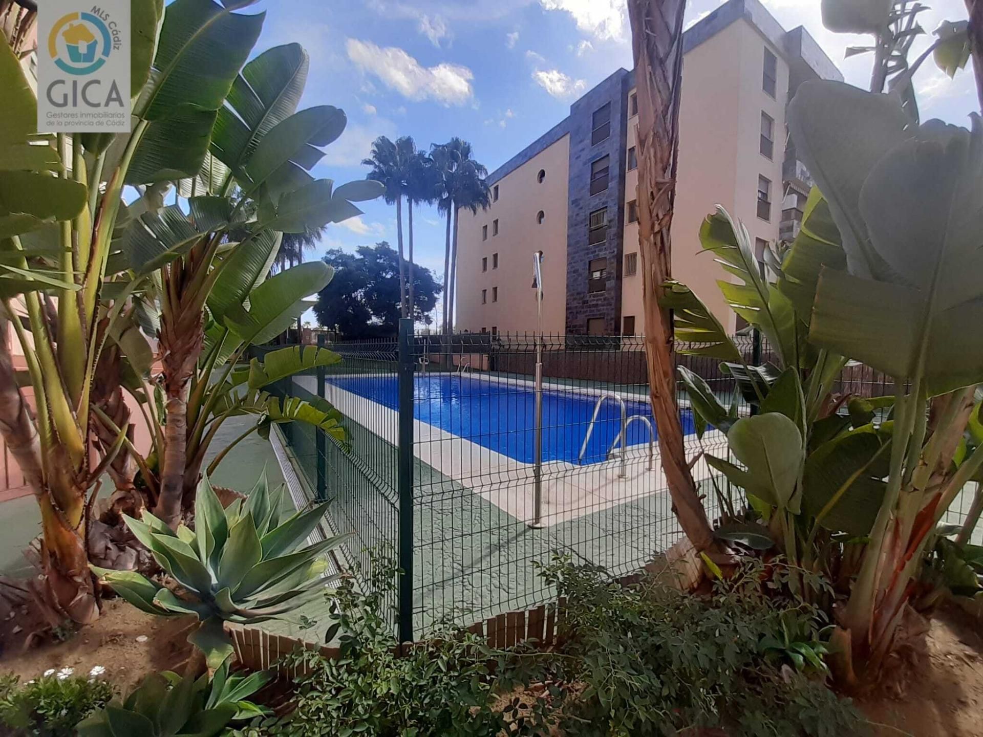 Piscina de Piso en venta en Algeciras con Aire acondicionado, Balcón y Piscina comunitaria