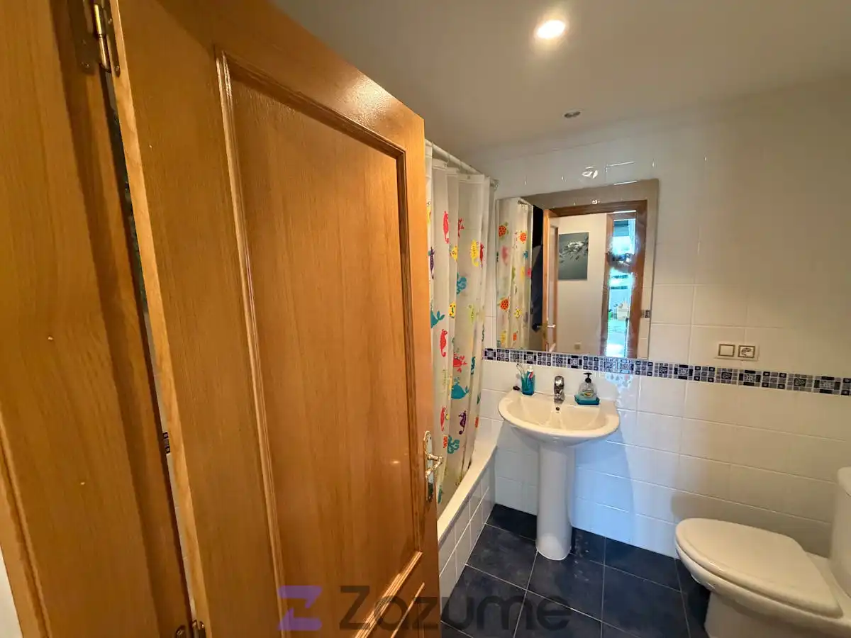 Bathroom of Flat for rent in Llanes  with Heating, Furnished and Oven