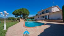 Vista exterior de Casa o xalet en venda en L'Ametlla del Vallès amb Aire condicionat, Terrassa i Piscina