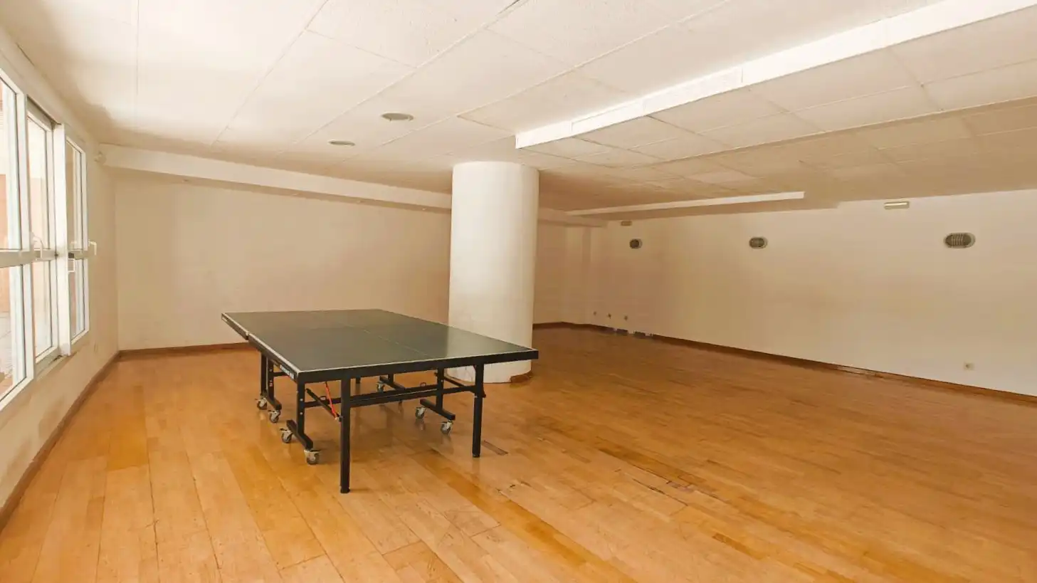 Flat for sale in Valencia  with Air Conditioner, Furnished and Oven
