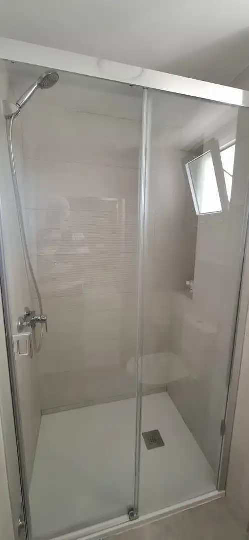 Bany de Pis de lloguer en Fuengirola amb Aire condicionat, Terrassa i Moblat