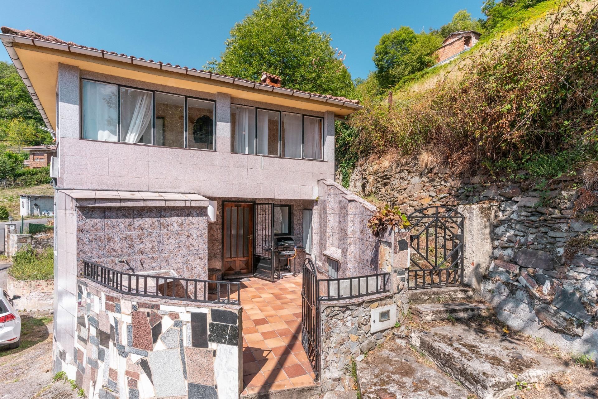 Vista exterior de Casa o chalet en venta en Mieres (Asturias) con Calefacción y Parquet