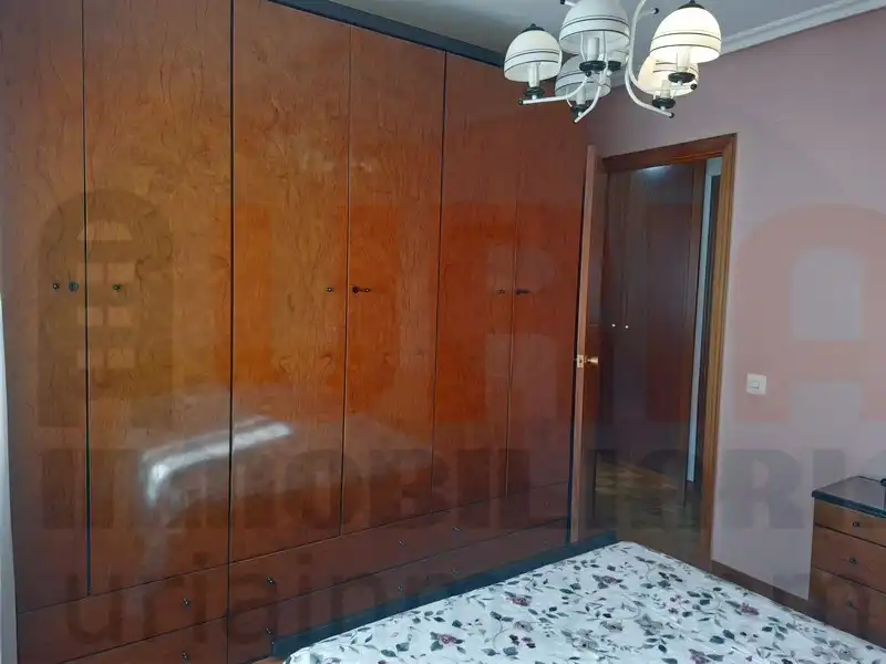 Habitación de Piso de alquiler en Oviedo  con Calefacción, Amueblado y Lavadora