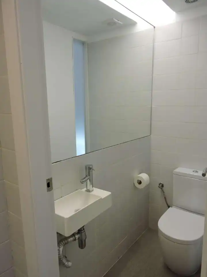Badezimmer von Büro zur Miete in Gràcia