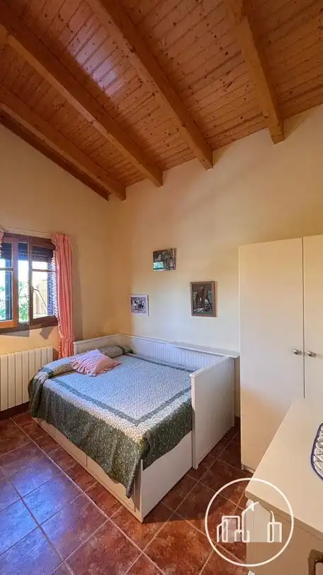 Bedroom of Houses for sale in Valle de Losa  with Heating and Furnished