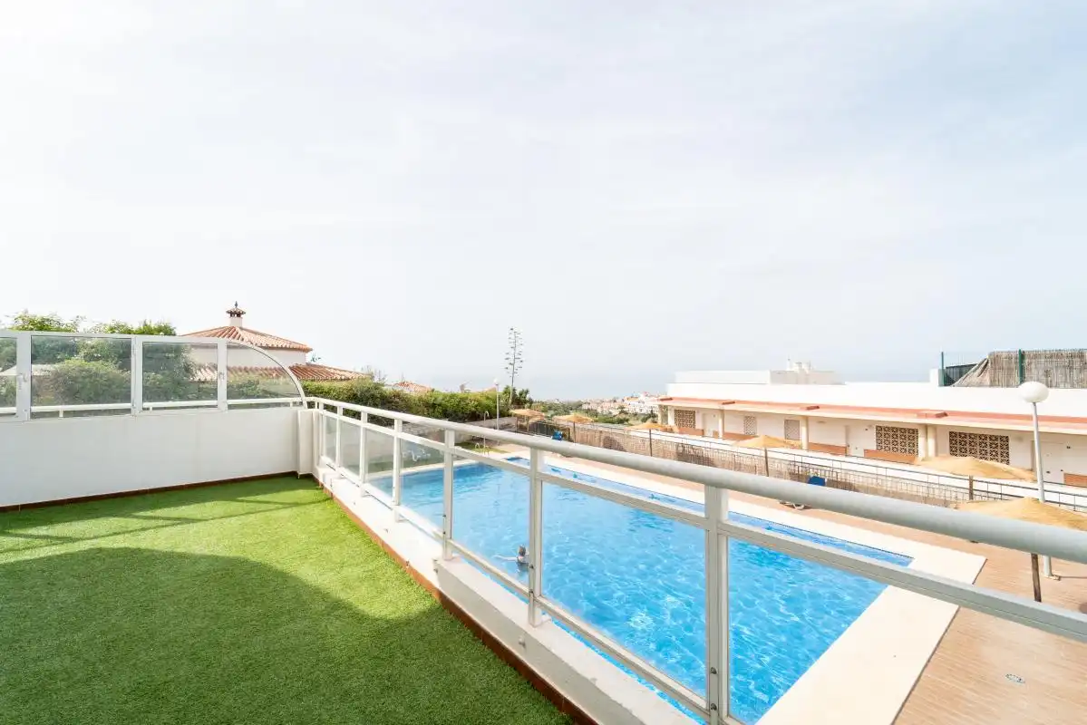 Piscina de Dúplex en venta en Rincón de la Victoria con Aire acondicionado, Calefacción y Jardín privado