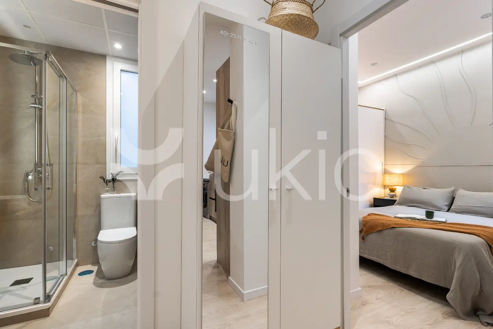 Dormitori de Apartament de lloguer en Madrid amb Aire condicionat, Calefacció i Moblat