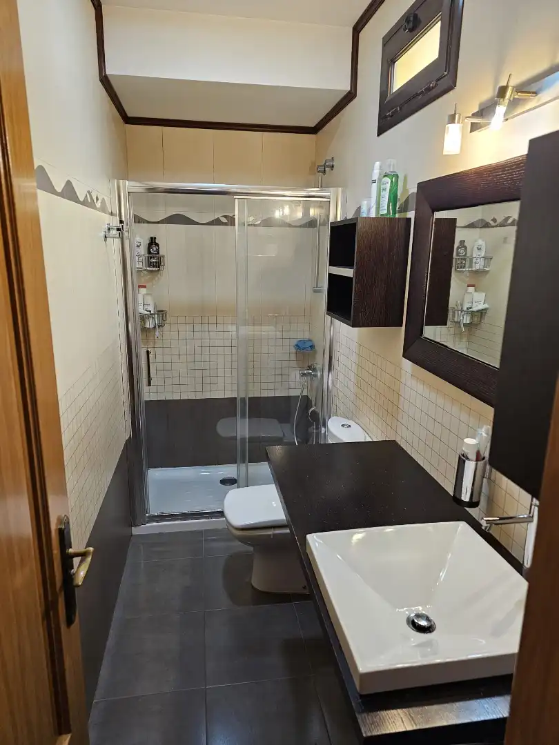 Badezimmer von Einfamilien-Reihenhaus zur Miete in Telde mit Klimaanlage, Heizung und Terrasse