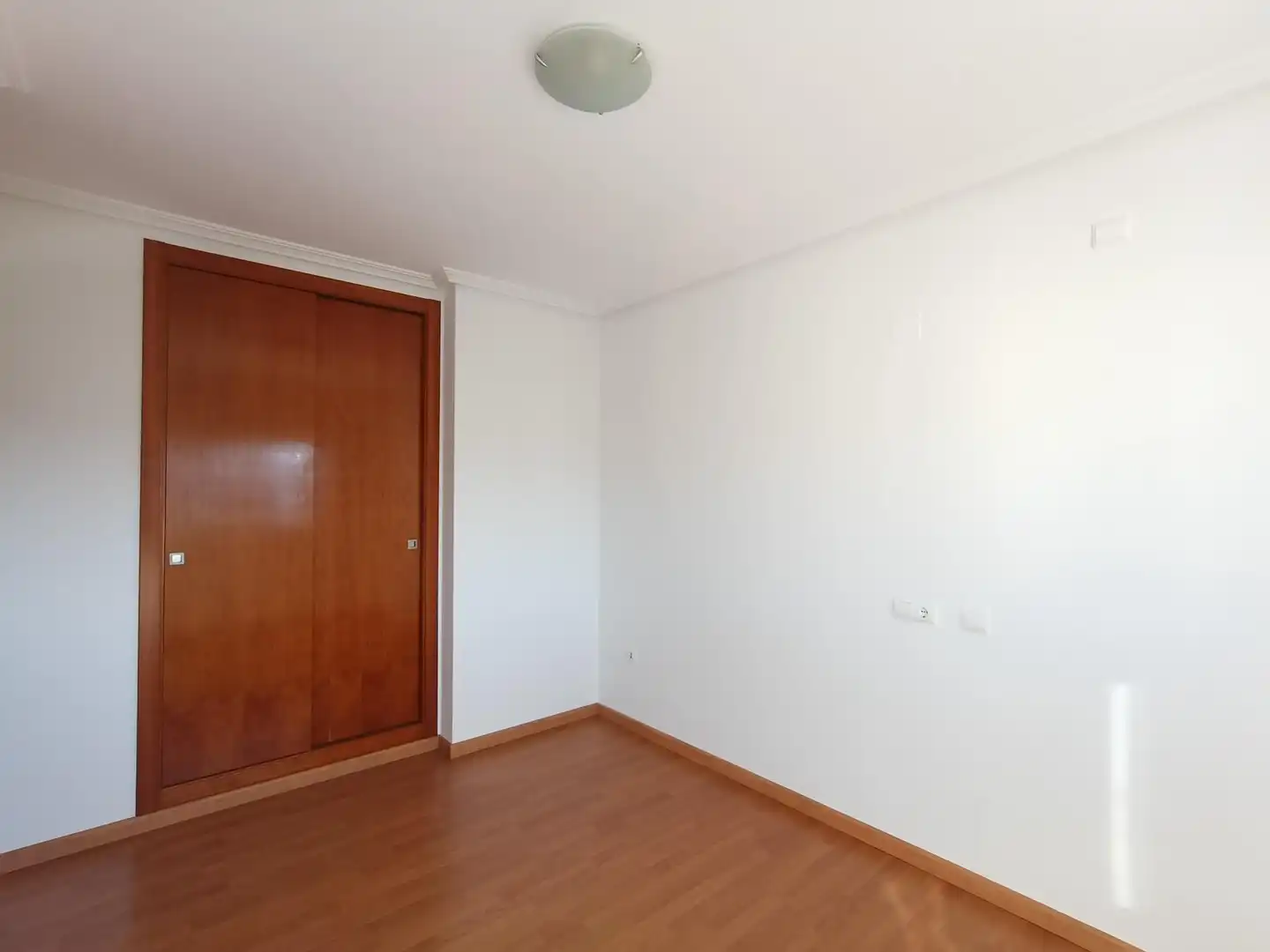 Habitación de Piso en venta en Alicante / Alacant con Aire acondicionado, Jardín privado y Trastero