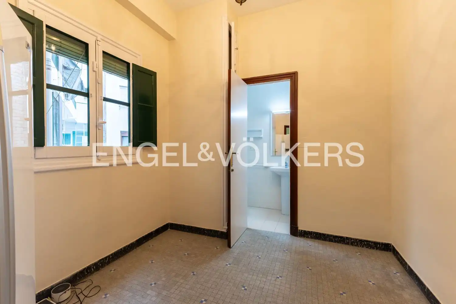 Wohnung zur Miete in Valencia mit Klimaanlage, Heizung und Terrasse