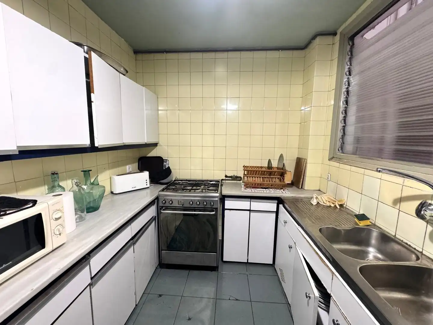 Küche von Wohnung zum Verkauf in Barcelona mit Klimaanlage, Heizung und Balkon