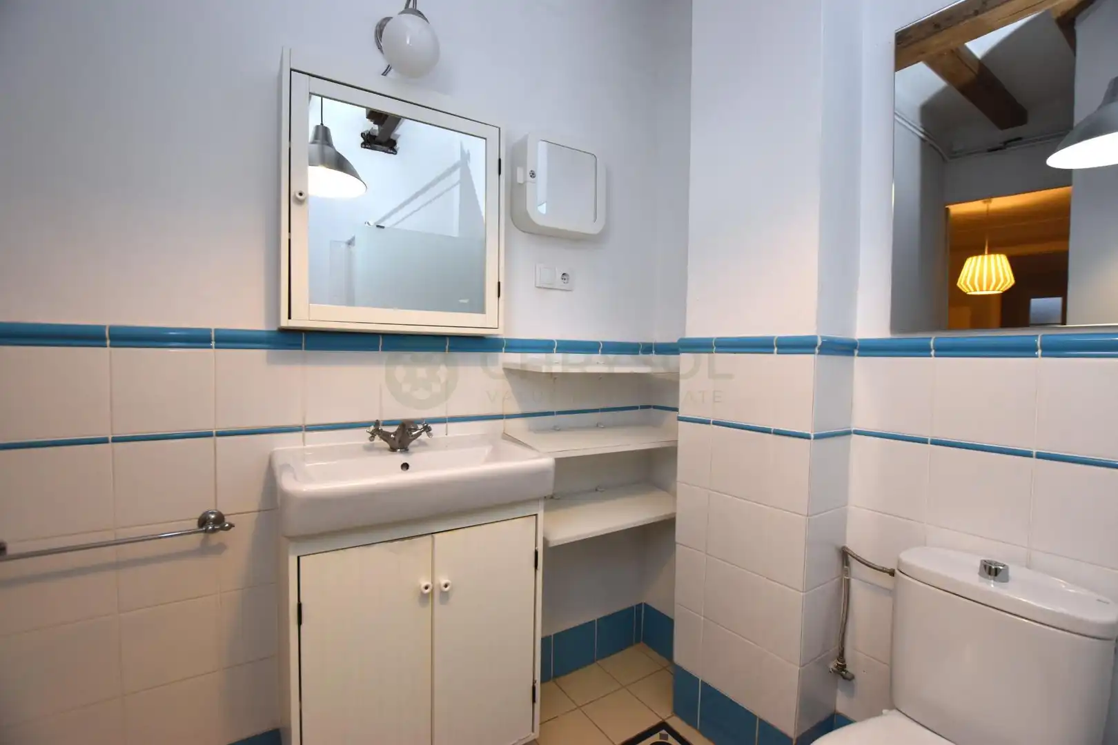 Badezimmer von Wohnung zum Verkauf in Barcelona mit Klimaanlage, Heizung und Parkett