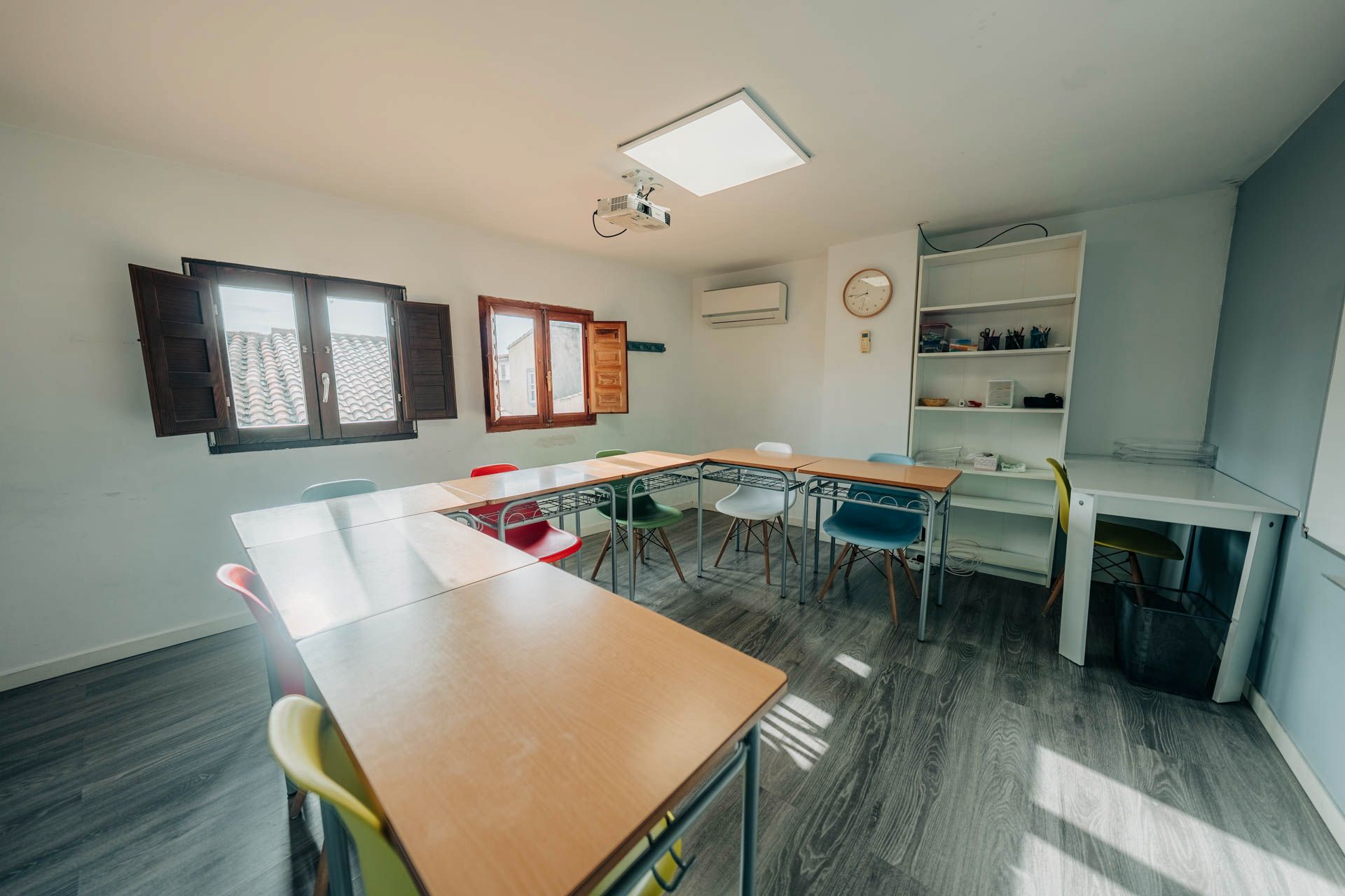 Büro miete in Cabanes mit Möbliert